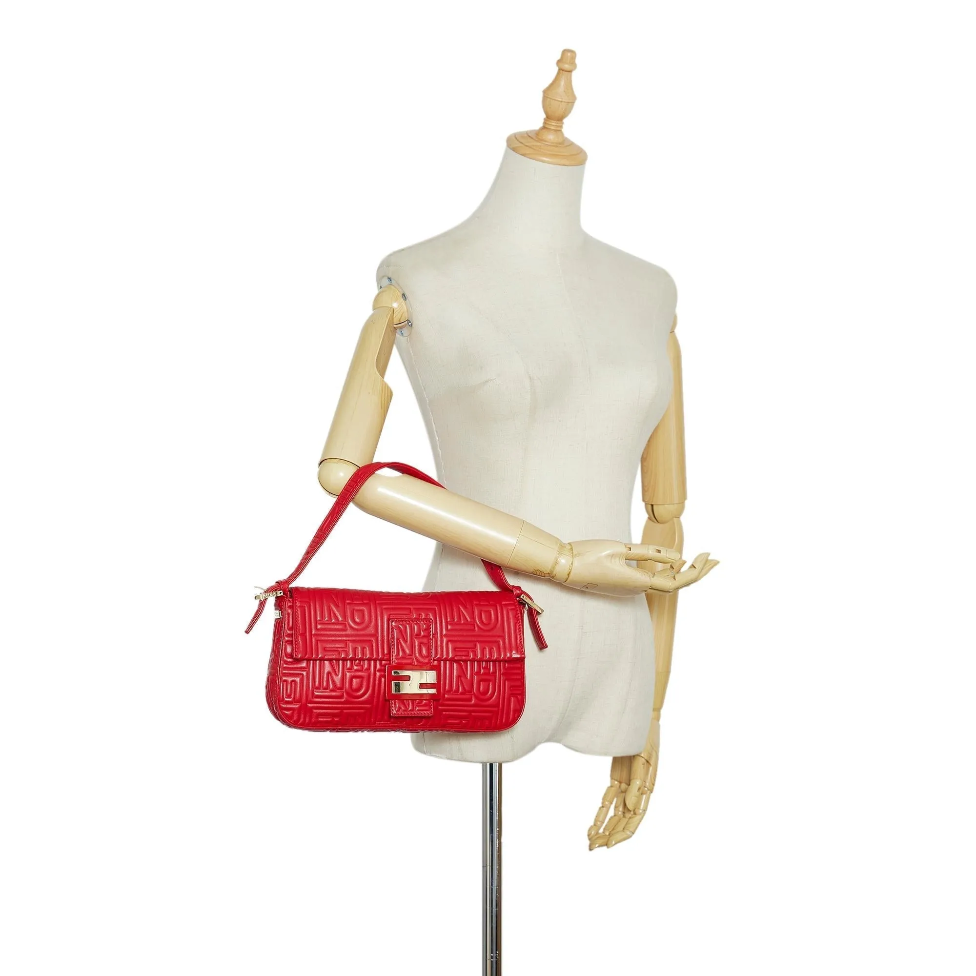 Fendi Embossed Leather Mamma Baguette (SHG-MZAgAO)