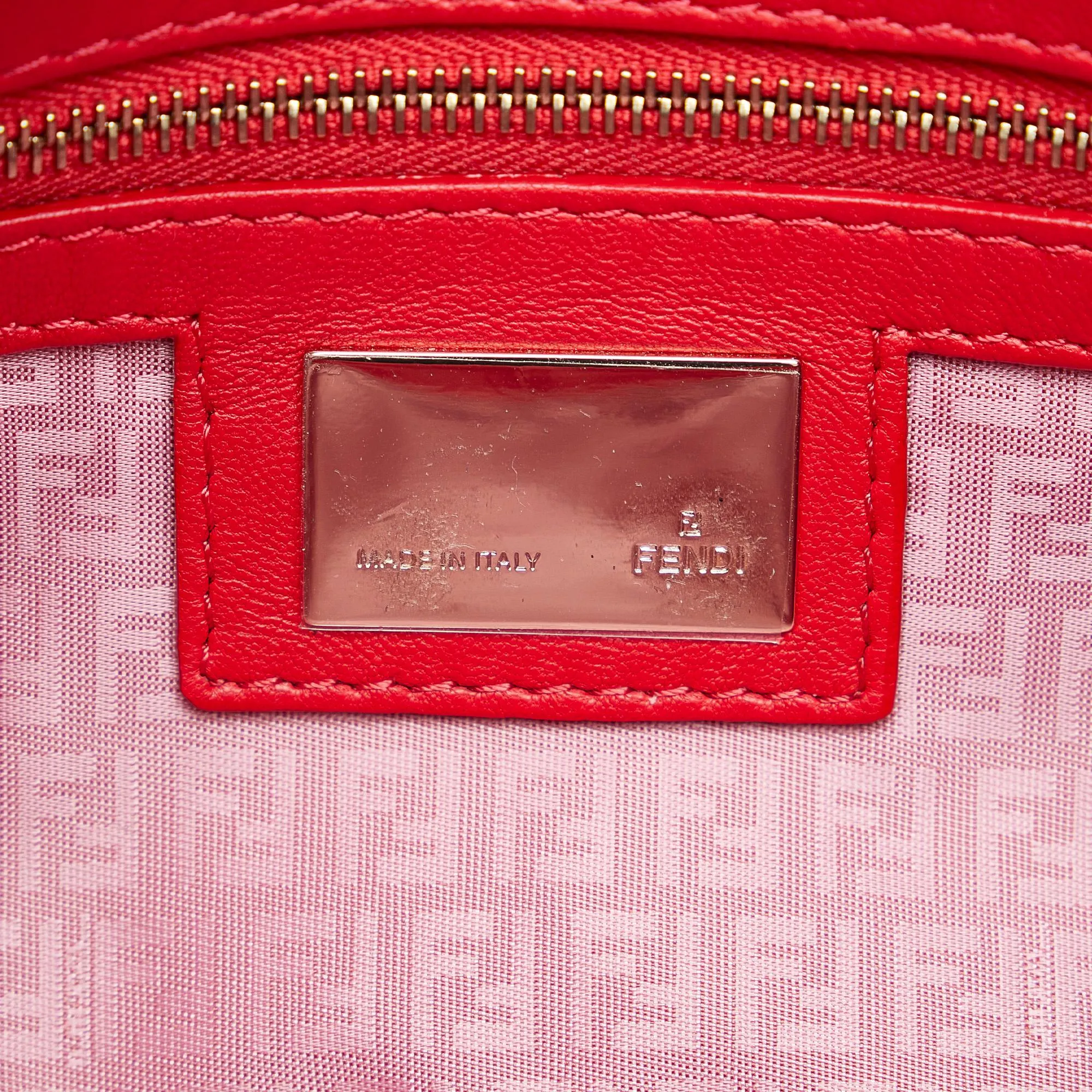 Fendi Embossed Leather Mamma Baguette (SHG-MZAgAO)