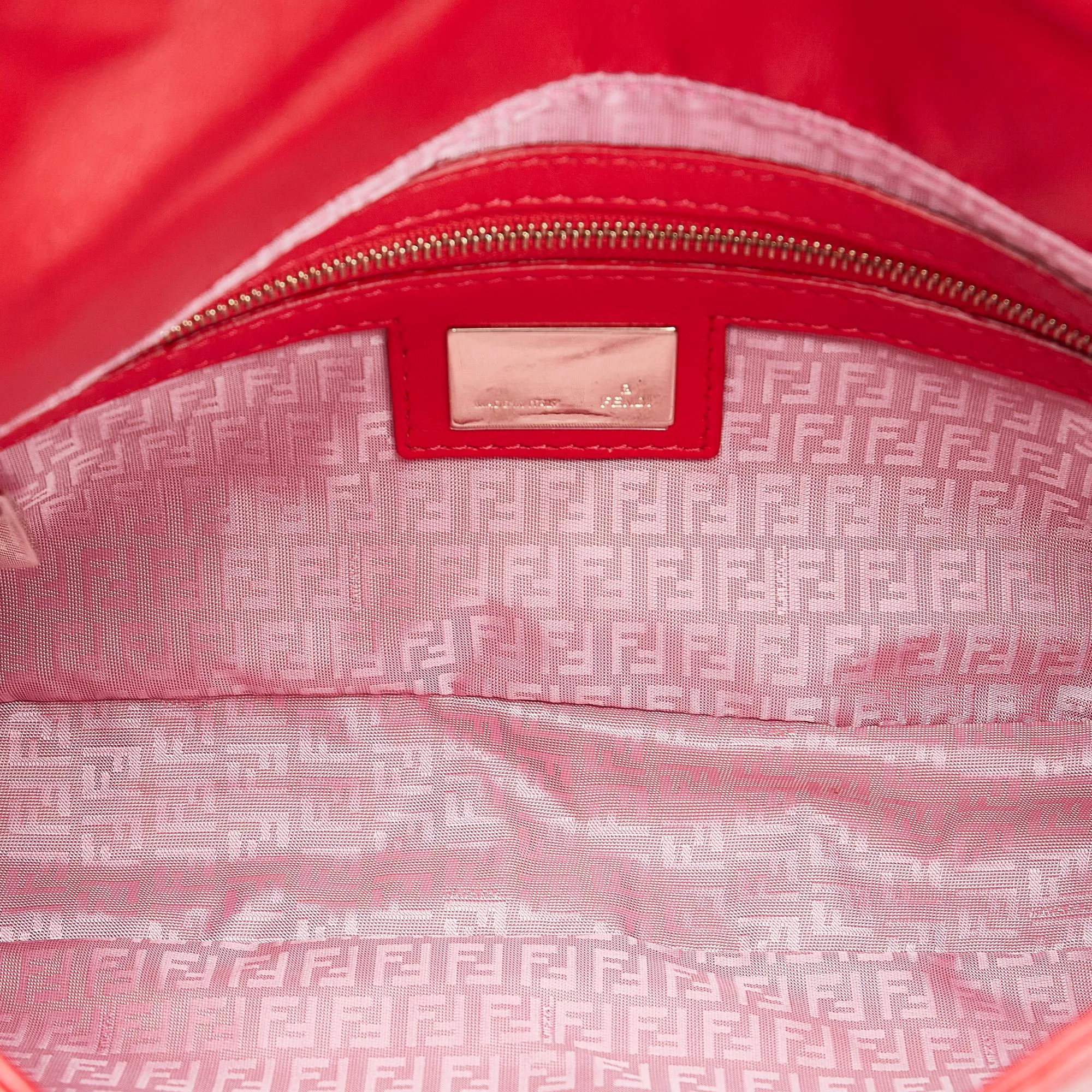 Fendi Embossed Leather Mamma Baguette (SHG-MZAgAO)