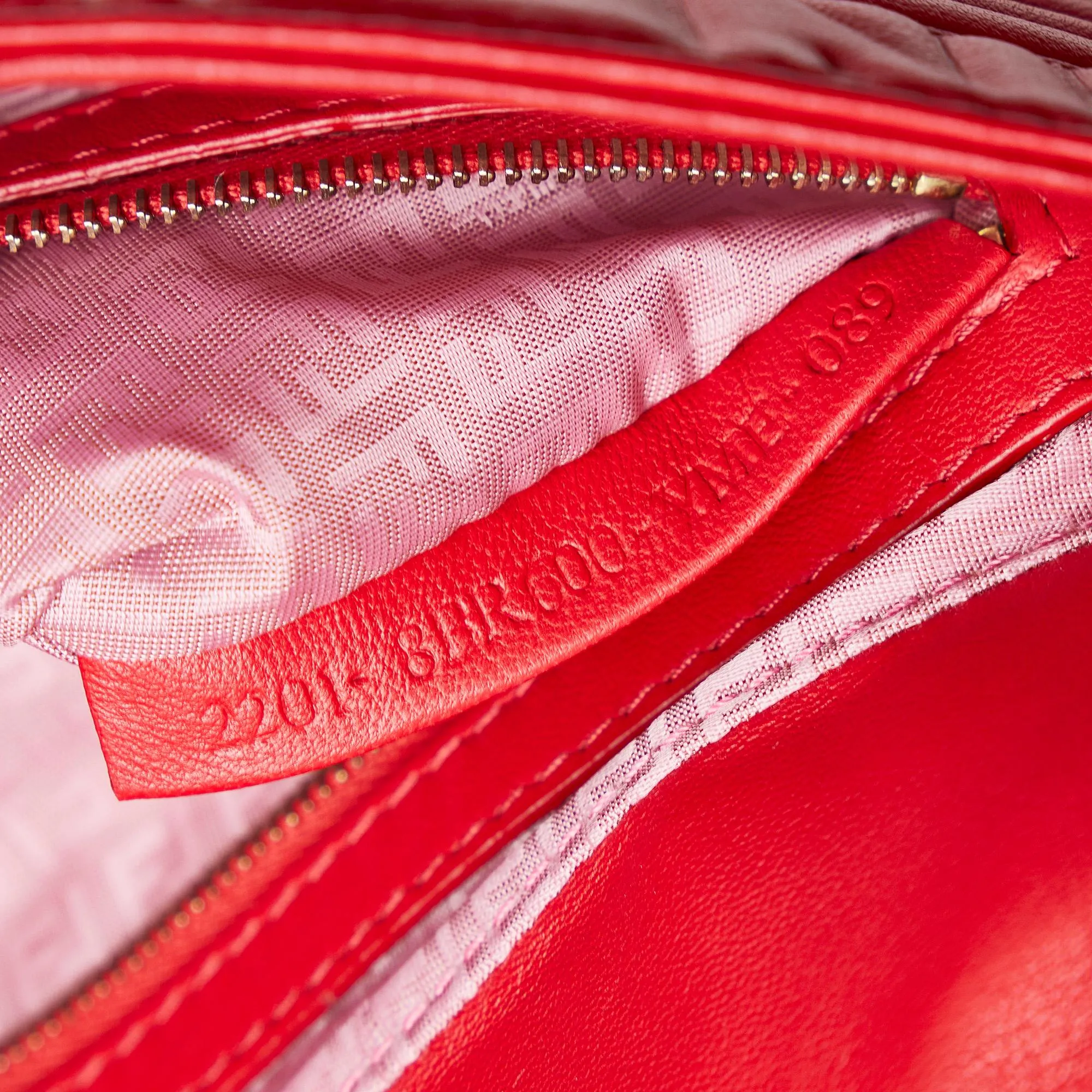 Fendi Embossed Leather Mamma Baguette (SHG-MZAgAO)