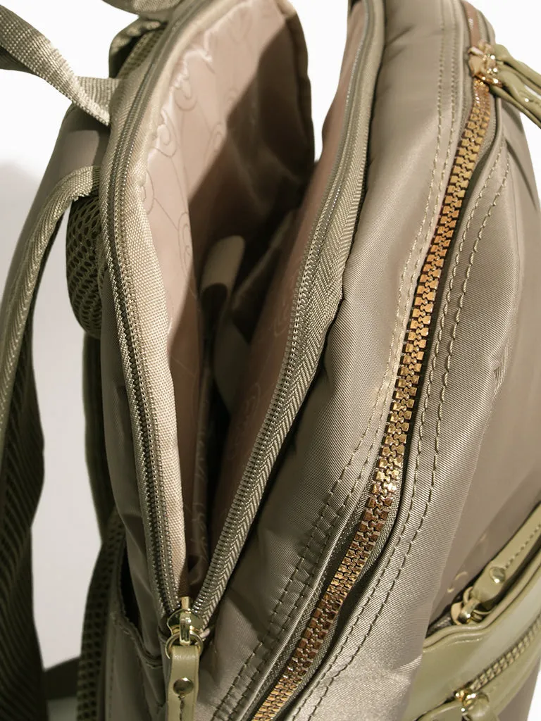 Certainly! Heres an optimized e-commerce product title with modifiers for the Queensy Laptop Bag:

Queensy Stylish and Durable Laptop Bag for Professionals - Water-Resistant, Spacious Compartments, Fits Up to 15.6-Inch Laptops