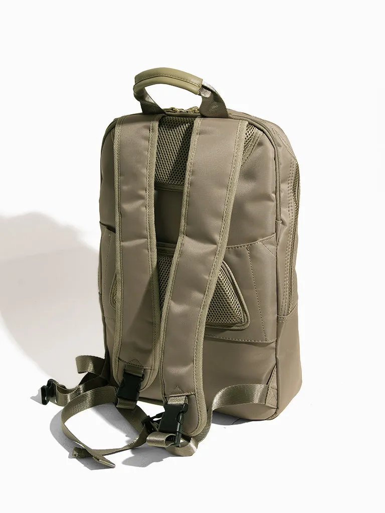 Certainly! Heres an optimized e-commerce product title with modifiers for the Queensy Laptop Bag:

Queensy Stylish and Durable Laptop Bag for Professionals - Water-Resistant, Spacious Compartments, Fits Up to 15.6-Inch Laptops